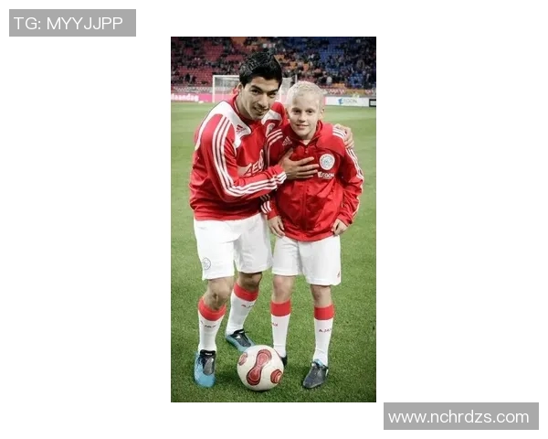 当今足坛新星崛起最年轻足球明星的成长之路与未来展望